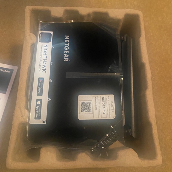 Net gear AC 1200 Wi-Fi Router - Picture 2 of 4